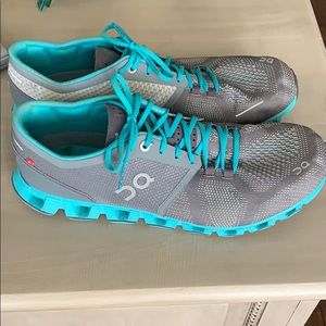 Oncloud running shoes like new